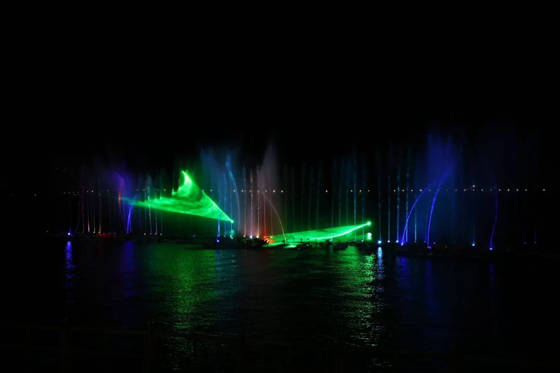 Laser pass over the fountain at Shoolpaneshwar Ghat